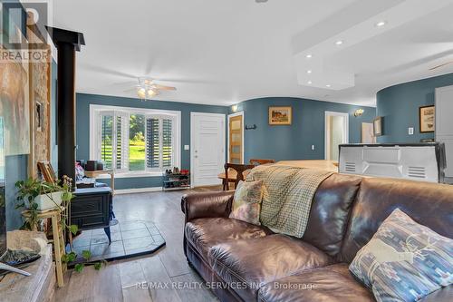 3433 Flinton Road, Addington Highlands, ON - Indoor Photo Showing Living Room