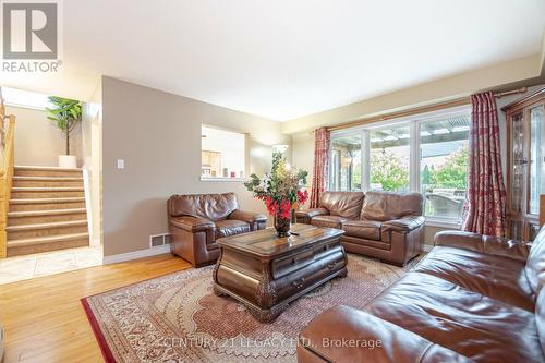 44 Dominion Drive, Guelph, ON - Indoor Photo Showing Living Room