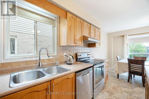 44 Dominion Drive, Guelph, ON - Indoor Photo Showing Kitchen With Double Sink