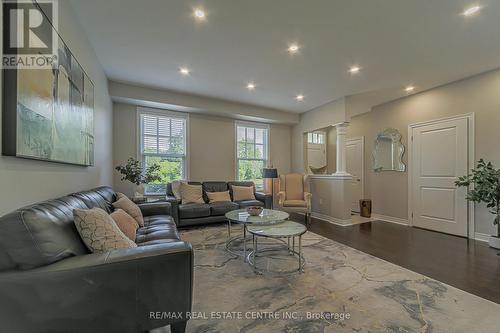 14 Macdonell Road, Niagara-On-The-Lake, ON - Indoor Photo Showing Living Room