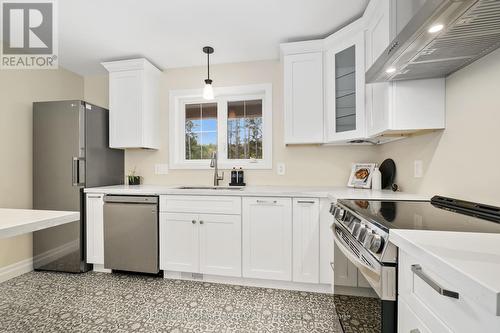 8805 Ball Road, Hamilton Township, ON - Indoor Photo Showing Kitchen With Stainless Steel Kitchen With Upgraded Kitchen