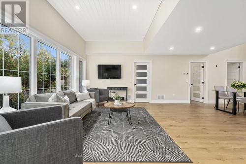 8805 Ball Road, Hamilton Township, ON - Indoor Photo Showing Living Room