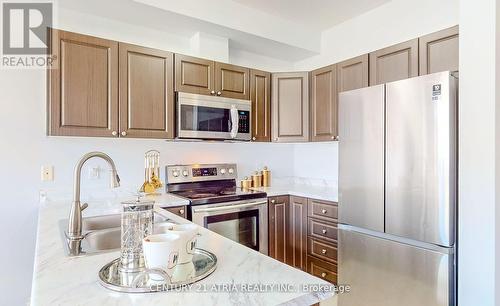 90 - 21 Diana Avenue, Brantford, ON - Indoor Photo Showing Kitchen With Stainless Steel Kitchen With Upgraded Kitchen