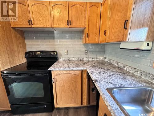 502 Mcleod Avenue, Estevan, SK - Indoor Photo Showing Kitchen