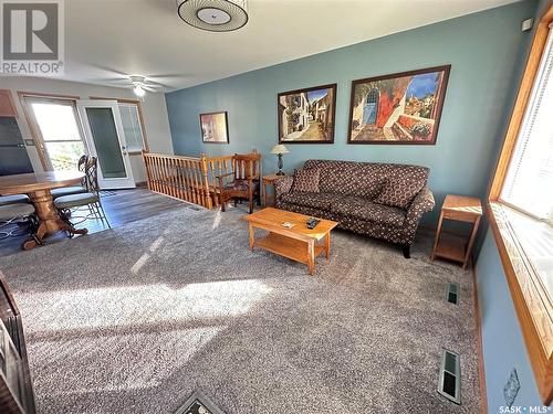 502 Mcleod Avenue, Estevan, SK - Indoor Photo Showing Living Room