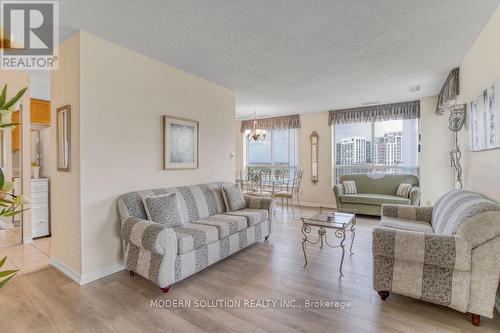 Ph19 - 51 Baffin Court, Richmond Hill, ON - Indoor Photo Showing Living Room