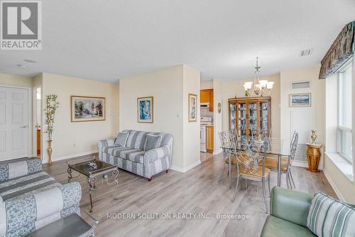 Ph19 - 51 Baffin Court, Richmond Hill, ON - Indoor Photo Showing Living Room