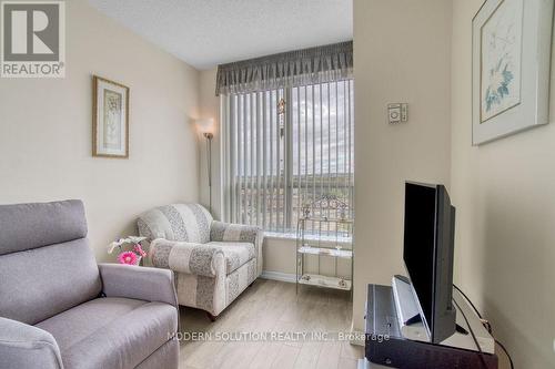 Ph19 - 51 Baffin Court, Richmond Hill, ON - Indoor