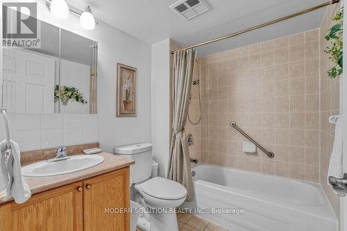 Ph19 - 51 Baffin Court, Richmond Hill, ON - Indoor Photo Showing Bathroom