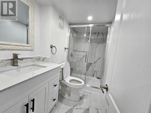 32 Liam Lane, Markham, ON - Indoor Photo Showing Bathroom