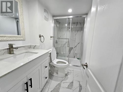 32 Liam Lane, Markham, ON - Indoor Photo Showing Bathroom