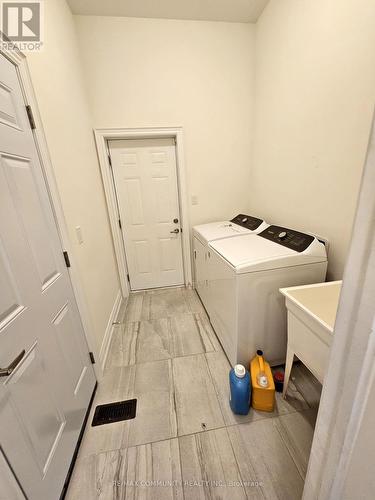 32 Liam Lane, Markham, ON - Indoor Photo Showing Laundry Room