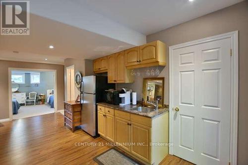 4 Pauline Place, Wasaga Beach, ON - Indoor Photo Showing Kitchen