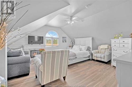 21166 Erie Street South, Wheatley, ON - Indoor Photo Showing Bedroom