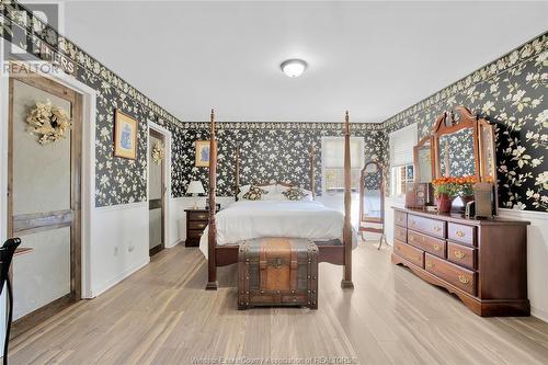 21166 Erie Street South, Wheatley, ON - Indoor Photo Showing Bedroom