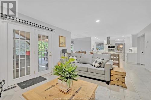 21166 Erie Street South, Wheatley, ON - Indoor Photo Showing Living Room