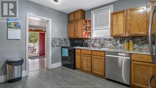 974 Glidden, Windsor, ON - Indoor Photo Showing Kitchen With Double Sink