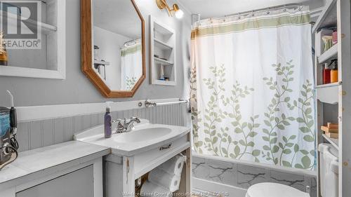 974 Glidden, Windsor, ON - Indoor Photo Showing Bathroom