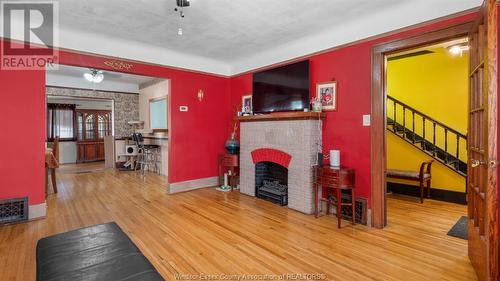 974 Glidden, Windsor, ON - Indoor With Fireplace