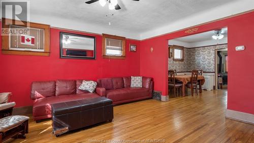 974 Glidden, Windsor, ON - Indoor Photo Showing Living Room