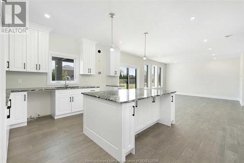 15 Cherry Blossom Trail, Chatham, ON - Indoor Photo Showing Kitchen With Upgraded Kitchen