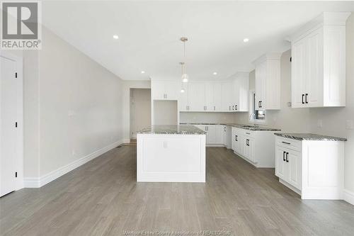 15 Cherry Blossom Trail, Chatham, ON - Indoor Photo Showing Kitchen With Upgraded Kitchen