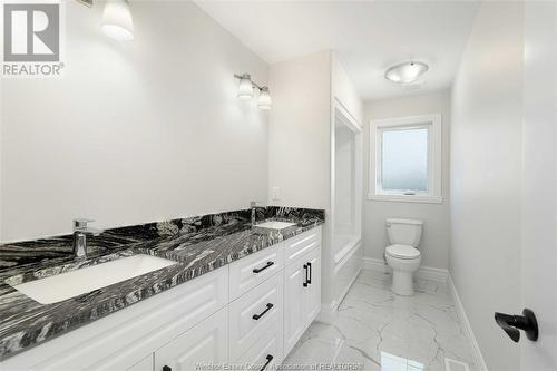 15 Cherry Blossom Trail, Chatham, ON - Indoor Photo Showing Bathroom