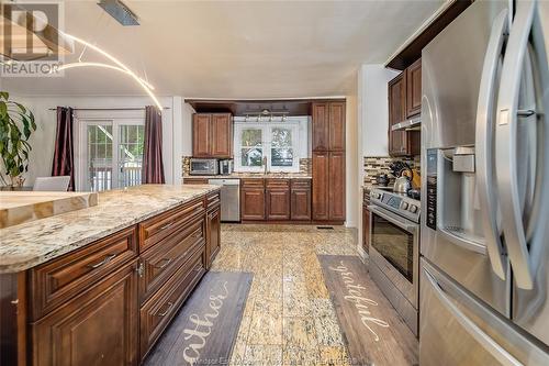 12613 Dillon Drive, Tecumseh, ON - Indoor Photo Showing Kitchen