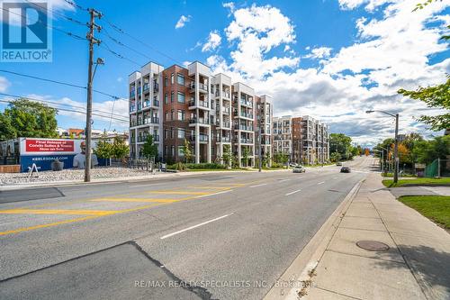 409 - 160 Canon Jackson Drive, Toronto, ON - Outdoor