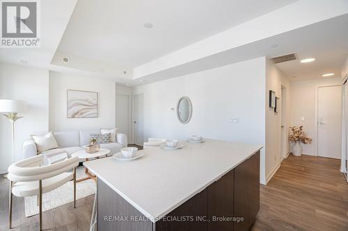 409 - 160 Canon Jackson Drive, Toronto, ON - Indoor