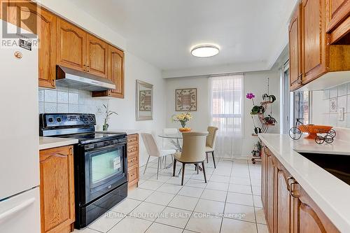 31 Lambeth Square, Toronto, ON - Indoor Photo Showing Kitchen