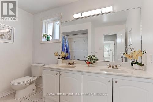 31 Lambeth Square, Toronto, ON - Indoor Photo Showing Bathroom