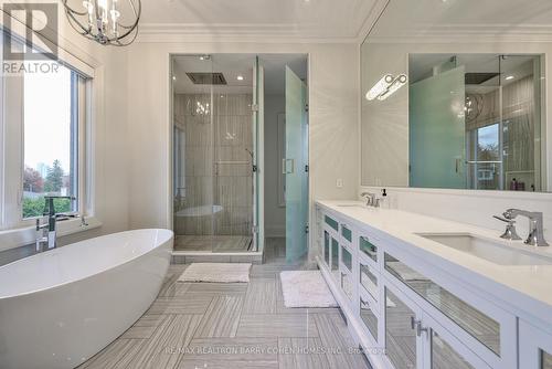 6 Stubbs Drive, Toronto, ON - Indoor Photo Showing Bathroom