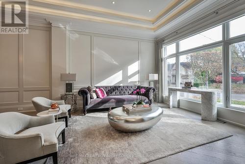 6 Stubbs Drive, Toronto, ON - Indoor Photo Showing Living Room