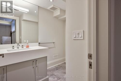 6 Stubbs Drive, Toronto, ON - Indoor Photo Showing Bathroom