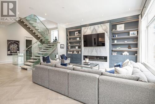 6 Stubbs Drive, Toronto, ON - Indoor Photo Showing Living Room