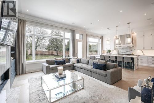 6 Stubbs Drive, Toronto, ON - Indoor Photo Showing Living Room