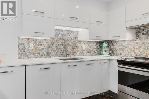 601 - 298 Jarvis Street, Toronto, ON - Indoor Photo Showing Kitchen With Upgraded Kitchen