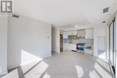 611 - 150 Fairview Mall Drive E, Toronto, ON - Indoor Photo Showing Kitchen