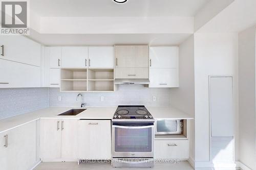 611 - 150 Fairview Mall Drive E, Toronto, ON - Indoor Photo Showing Kitchen