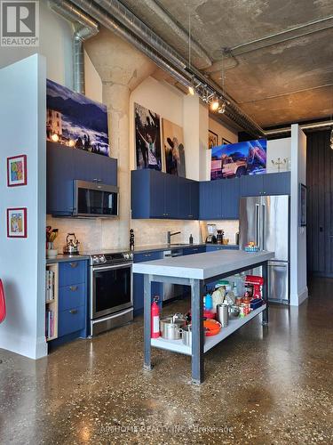 310 - 637 Lake Shore Boulevard W, Toronto, ON - Indoor Photo Showing Kitchen