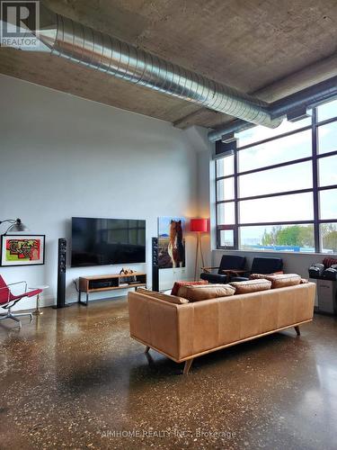 310 - 637 Lake Shore Boulevard W, Toronto, ON - Indoor Photo Showing Living Room