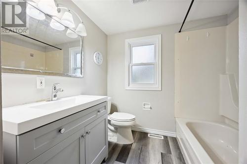 1060 Camelot Crescent, Sarnia, ON - Indoor Photo Showing Bathroom