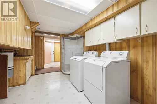 1060 Camelot Crescent, Sarnia, ON - Indoor Photo Showing Laundry Room