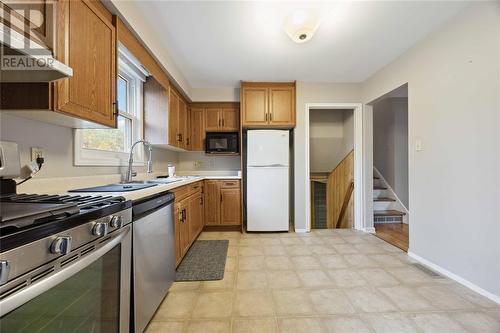 1060 Camelot Crescent, Sarnia, ON - Indoor Photo Showing Kitchen With Double Sink