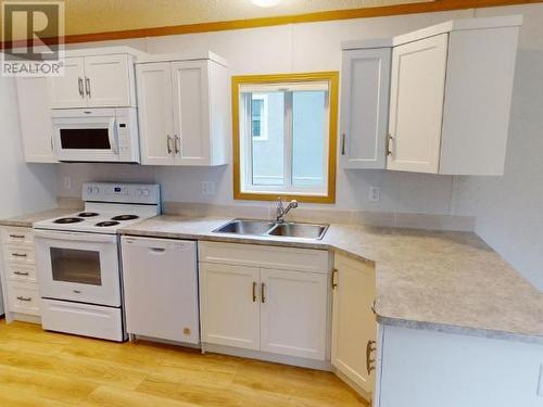 38-6263 Lund Street, Powell River, BC - Indoor Photo Showing Kitchen With Double Sink