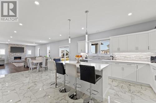 4411 Belmont Avenue, Lakeshore, ON - Indoor Photo Showing Kitchen With Upgraded Kitchen