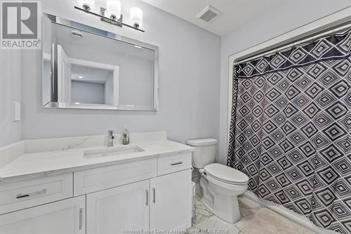 4411 Belmont Avenue, Lakeshore, ON - Indoor Photo Showing Bathroom