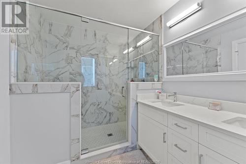 4411 Belmont Avenue, Lakeshore, ON - Indoor Photo Showing Bathroom