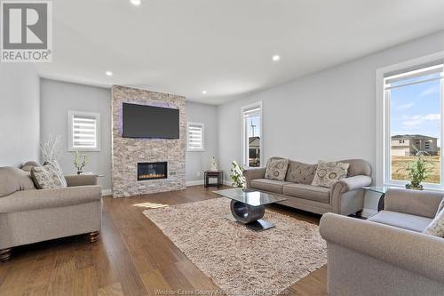 4411 Belmont Avenue, Lakeshore, ON - Indoor Photo Showing Living Room With Fireplace